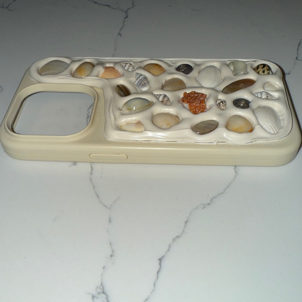 MEMOR Shell Pattern iPhone 14 PRO Case - Cream - Picture 8 of 11